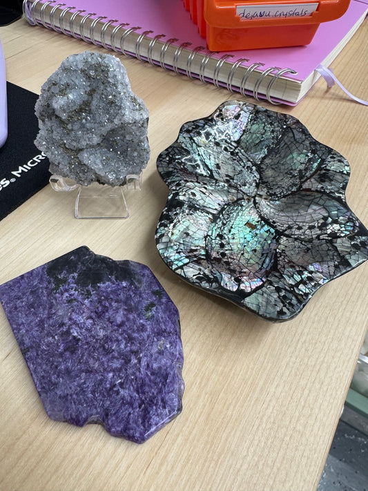 dejavu.crystals (Bethany N)
